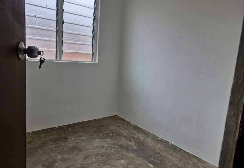 Taman Pulai Utama Flat