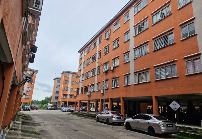 Taman Pulai Utama Flat