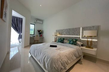 Baypoint @ Country Garden Danga Bay