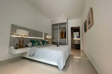 Baypoint @ Country Garden Danga Bay