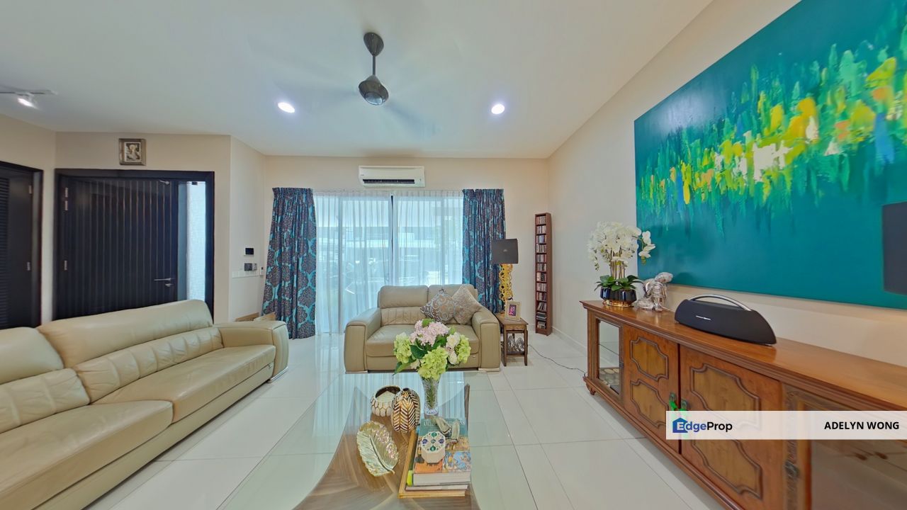 Wah So Spacious 3-storey Ter For Sale Duta Villa Partially Furnished, Selangor, Shah Alam