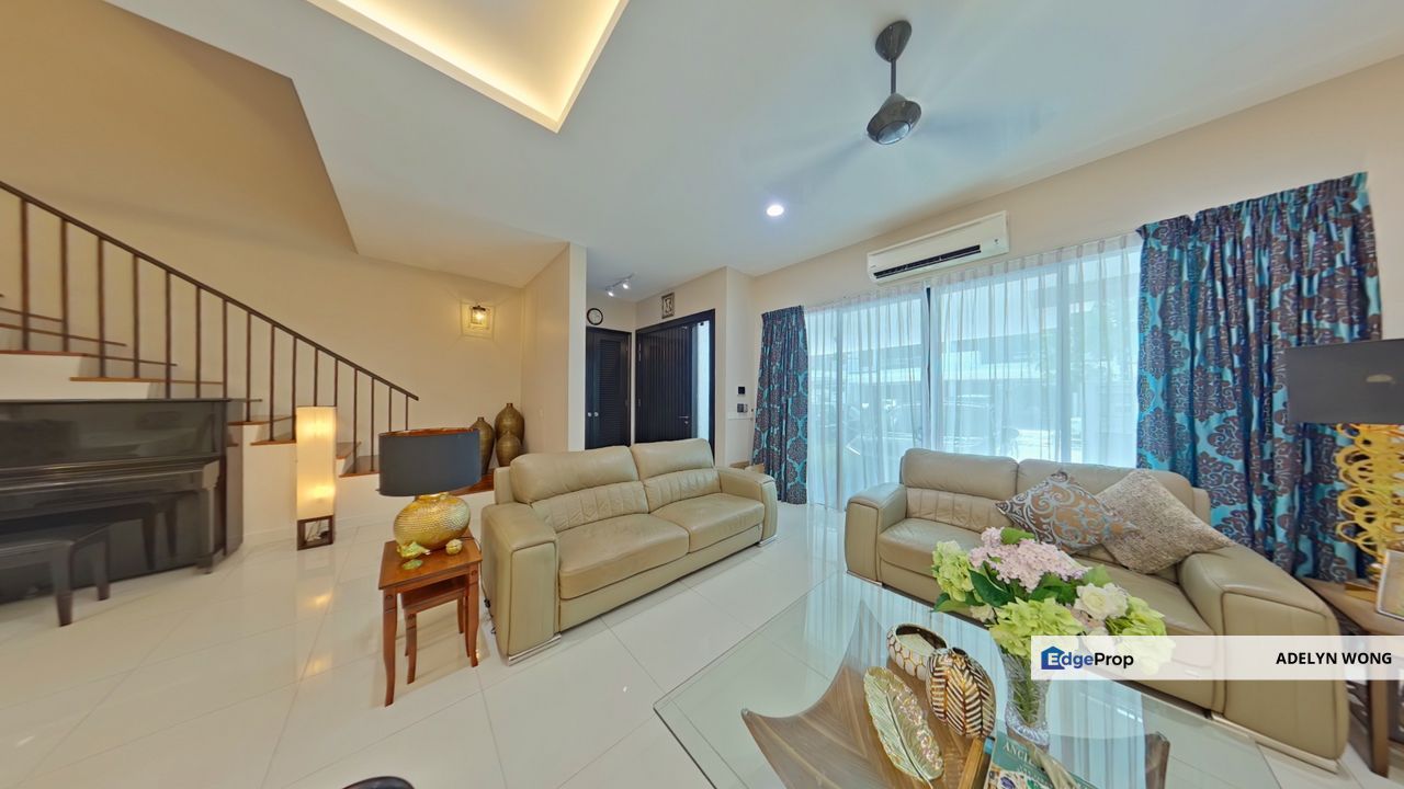 Wah So Spacious 3-storey Ter For Sale Duta Villa Partially Furnished, Selangor, Shah Alam