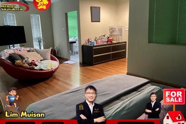 Double Storey Semi Detached house at Urat Mata in Kuching for Sale