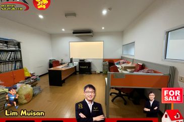 Factory Warehouse for Sale at Sejingkat Demak Laut, Kuching! 