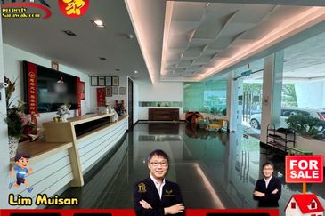 A Factory Warehouse at Sejingkat Demak Laut in Kuching for Sale