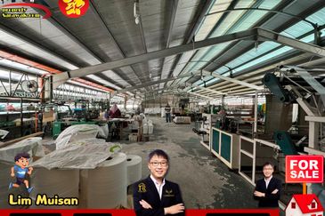 A Factory Warehouse at Sejingkat Demak Laut in Kuching for Sale