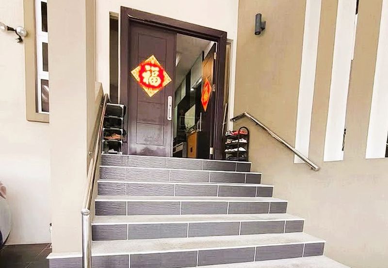 2.5-Storey Semi-Detached House in Taman Dorsett Close in Kuching for Sale