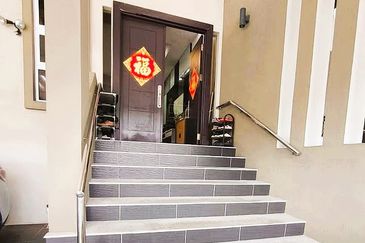 2.5-Storey Semi-Detached House in Taman Dorsett Close in Kuching for Sale