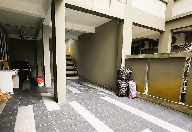 2.5-Storey Semi-Detached House in Taman Dorsett Close in Kuching for Sale