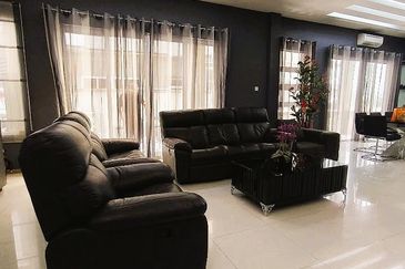 2.5-Storey Semi-Detached House in Taman Dorsett Close in Kuching for Sale