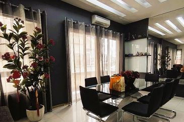 2.5-Storey Semi-Detached House in Taman Dorsett Close in Kuching for Sale