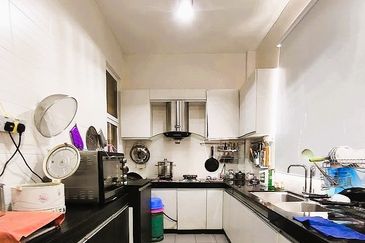 2.5-Storey Semi-Detached House in Taman Dorsett Close in Kuching for Sale