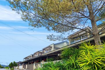 2.5-Storey Semi-Detached House in Taman Dorsett Close in Kuching for Sale