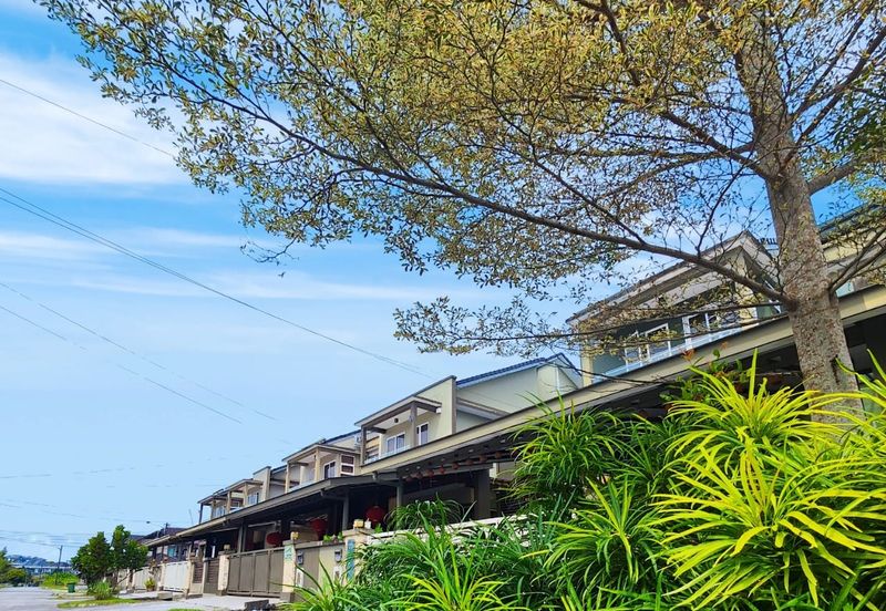 2.5-Storey Semi-Detached House in Taman Dorsett Close in Kuching for Sale