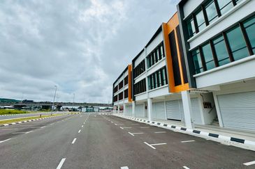 Three (3) Storey Shoplot at Westfield Points Commercial Centre in Kuching for Sale