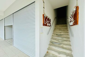 Three (3) Storey Shoplot at Westfield Points Commercial Centre in Kuching for Sale