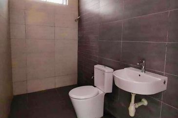 Double Storey Terrace House at Boxhill 76 Kota Sentosa for Sale! 