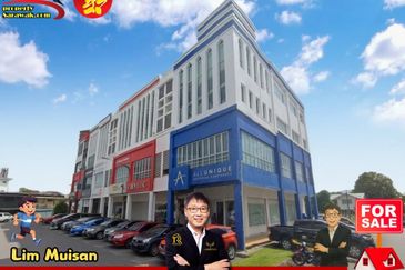 4 Storey Shop House Facing the main-road (Rock Road) in Kuching City for Sale