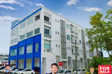 4 Storey Shop House Facing the main-road (Rock Road) in Kuching City for Sale