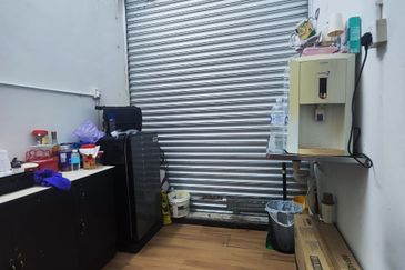 4 Storey Shop House Facing the main-road (Rock Road) in Kuching City for Sale