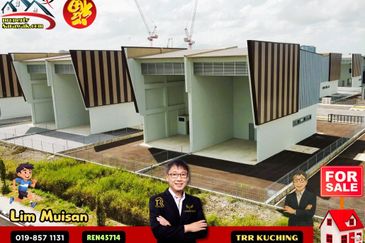 3 Storey Semi-Detached Showroom cum Office at Pine Square 66 Light Industry Park for Sale