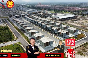 3 Storey Semi-Detached Showroom cum Office at Pine Square 66 Light Industry Park for Sale