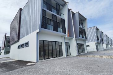 3 Storey Semi-Detached Showroom cum Office at Pine Square 66 Light Industry Park for Sale