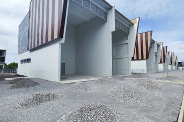 3 Storey Semi-Detached Showroom cum Office at Pine Square 66 Light Industry Park for Sale