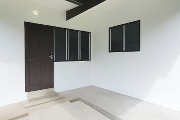 Double Storey Semi Detached House at Taman Liong Seng Jalan Rock in Kuching City for Sale