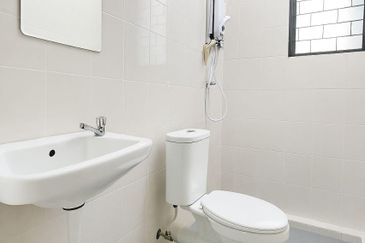 Double Storey Semi Detached House at Taman Liong Seng Jalan Rock in Kuching City for Sale