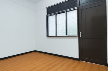 Double Storey Semi Detached House at Taman Liong Seng Jalan Rock in Kuching City for Sale