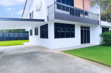 Double Storey Semi Detached House at Taman Liong Seng Jalan Rock in Kuching City for Sale