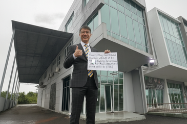 Three (3) Storey Semi Detached Showroom with Lift at RJ Business Hub in Kuching-Samarahan Expressway for Rent