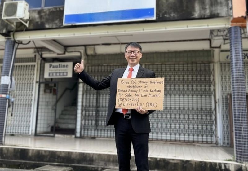 3-Storey Shophouse @ Behind Amway, 3rd Mile Kuching — For Sale 出售中！