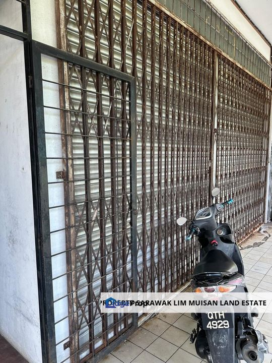 3-Storey Shophouse @ Behind Amway, 3rd Mile Kuching — For Sale 出售中！, Sarawak, Kuching