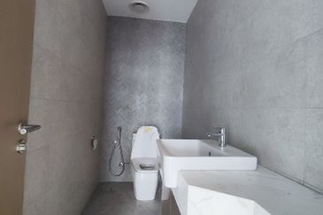 Lagenda Duplex Apartment at Jalan Mathies in Kuching for Sale! 