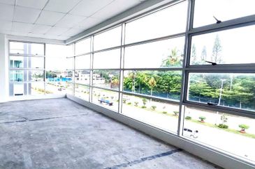 4.5 storey shoplots at Jalan Tun Jugah facing main road for Rent