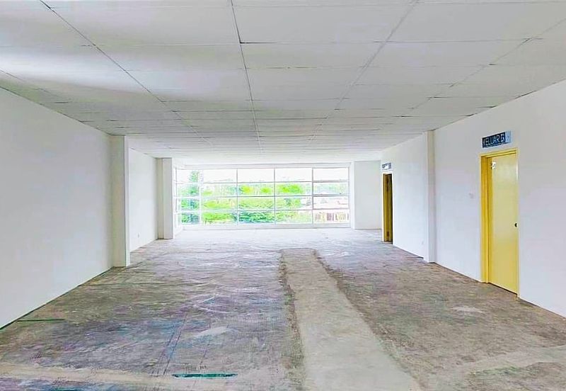 4.5 storey shoplots at Jalan Tun Jugah facing main road for Rent