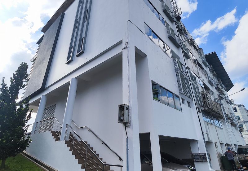 4.5 storey shoplots at Jalan Tun Jugah facing main road for Rent