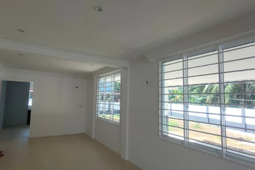 Double Storey Corner Terrace at Jalan Stampin Barat in Kuching for Sale! 