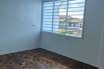 Double Storey Corner Terrace at Jalan Stampin Barat in Kuching for Sale! 