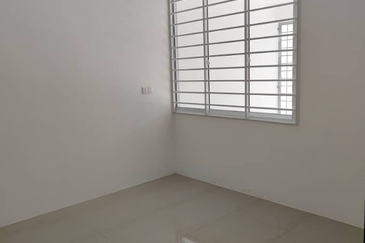 Double Storey Corner Terrace at Jalan Stampin Barat in Kuching for Sale! 