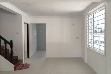 Double Storey Corner Terrace at Jalan Stampin Barat in Kuching for Sale! 