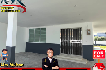 Double Storey Corner Terrace at Jalan Stampin Barat in Kuching for Sale! 