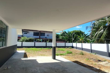 Double Storey Corner Terrace at Jalan Stampin Barat in Kuching for Sale! 