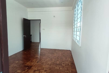 Double Storey Corner Terrace at Jalan Stampin Barat in Kuching for Sale! 