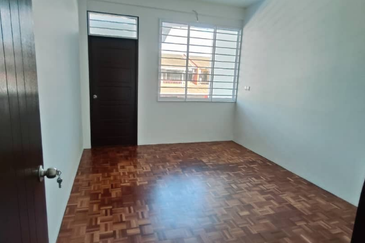 Double Storey Corner Terrace at Jalan Stampin Barat in Kuching for Sale! 
