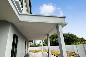 Double Storey Corner House at Field Force Batu Kawa in Kuching for Sale