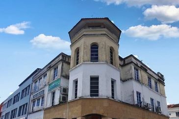 3 Storey Shoplot (corner & intermediate available) at Jalan Mendu in Kuching for Sale