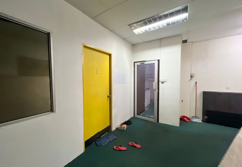 3 Storey Shoplot intermediate Jalan Song in Kuching for Sale